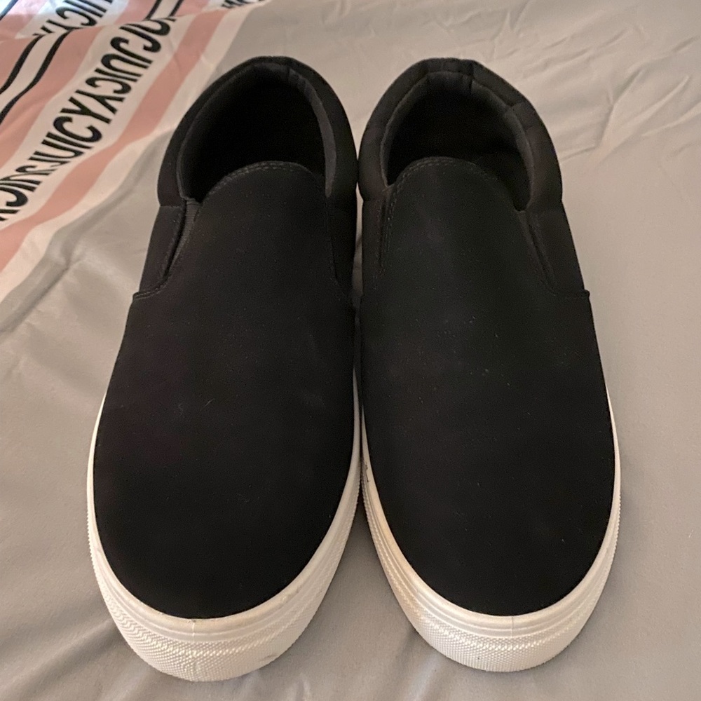 Bela Marie black slide ons